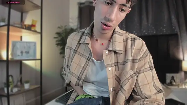 NovaaWheler online show from April 26, 2026, 4:26 pm