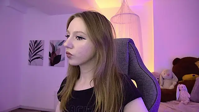 DariaTate online show from March 8, 2026, 12:42 pm