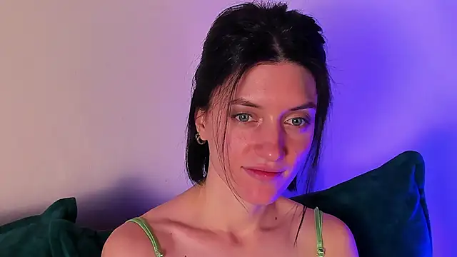 roxy riot  online show from February 9, 2025, 7:49 am