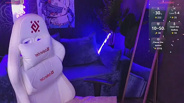 roxy riot  online show from April 18, 2026, 1:31 am