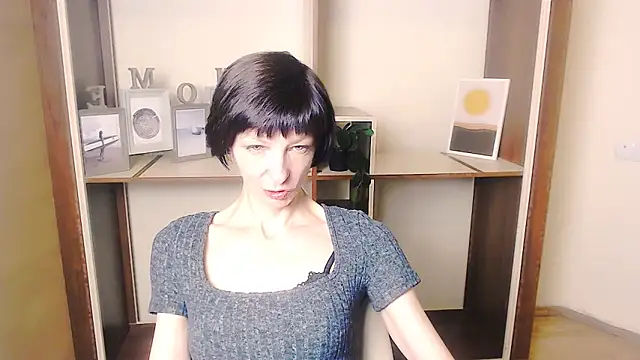  AngeliaFlow  online show from September 9, 2025, 6:35 am