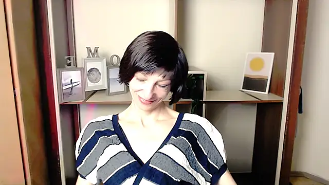  AngeliaFlow  online show from October 2, 2025, 6:42 am