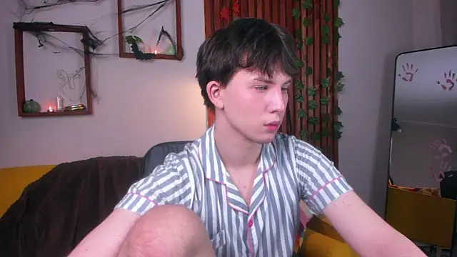 AdrianoAubert online show from October 31, 2025, 3:29 am