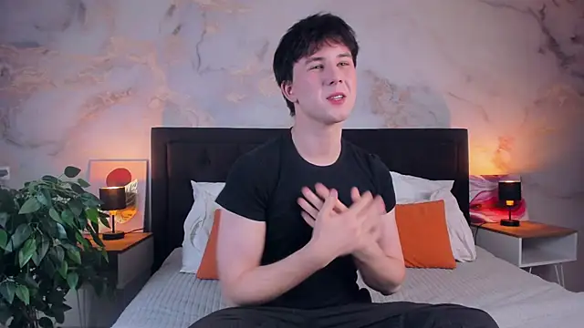 AdrianoAubert online show from November 11, 2025, 3:17 am