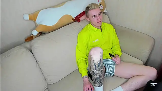 Snapshot of crazybottom99 chatting on February 25, 2025, 5:15 pm crazybottom99 online show from February 25, 2025, 5:15 pm