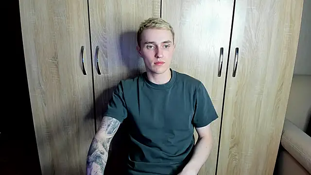 Snapshot of crazybottom99 chatting on March 10, 2025, 5:29 pm crazybottom99 online show from March 10, 2025, 5:29 pm