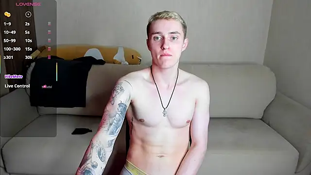 Snapshot of crazybottom99 chatting on March 17, 2025, 7:48 pm crazybottom99 online show from March 17, 2025, 7:48 pm