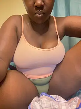 SweetLeona online show from May 8, 2026, 3:56 am