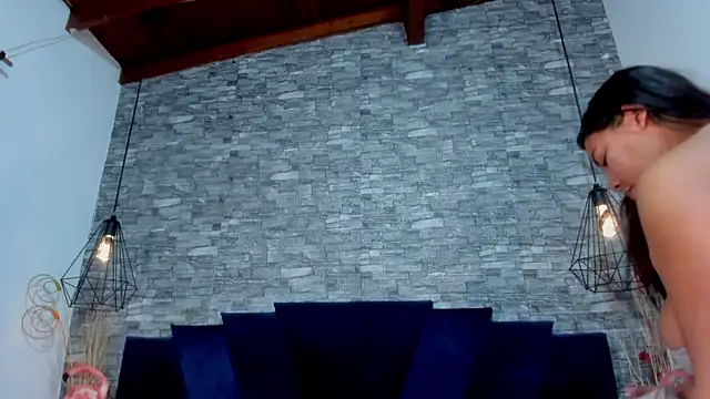 Sophia Brunett online show from March 25, 2026, 11:49 am