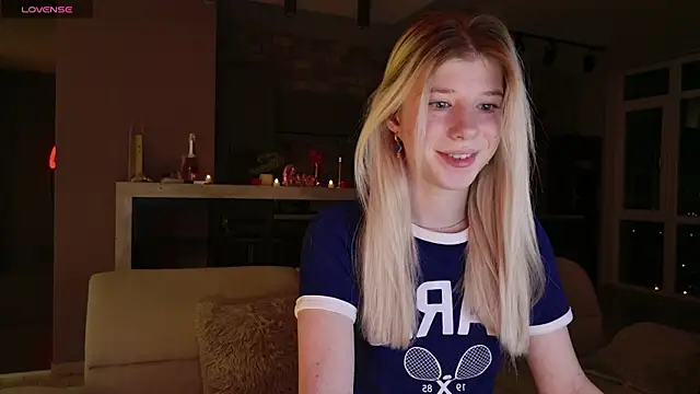 Snapshot of Bella_amory chatting on February 26, 2025, 1:21 am Bella amory online show from February 26, 2025, 1:21 am