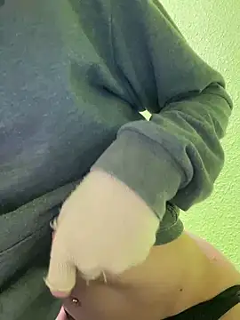 stormmart18 online show from February 8, 2025, 12:17 am