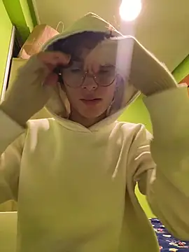 stormmart18 online show from February 9, 2025, 12:17 am