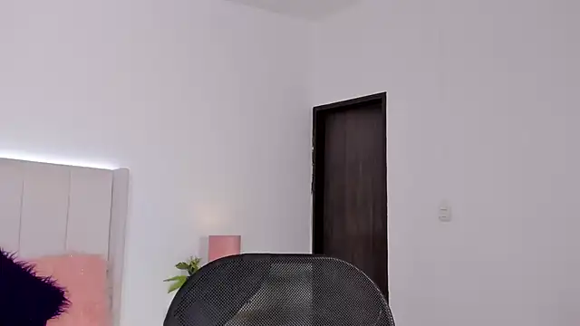 Mirandaa Rogers online show from December 14, 2025, 2:44 pm