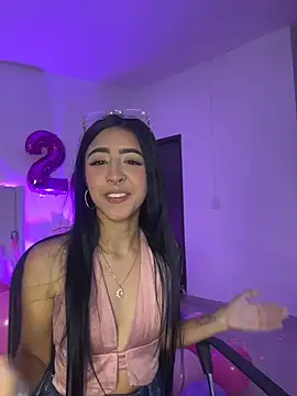 Snapshot of Mirandaa_Rogers chatting on July 1, 2026, 7:13 pm Mirandaa Rogers online show from July 1, 2026, 7:13 pm