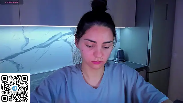 EmiliaZen online show from June 9, 2026, 9:37 pm