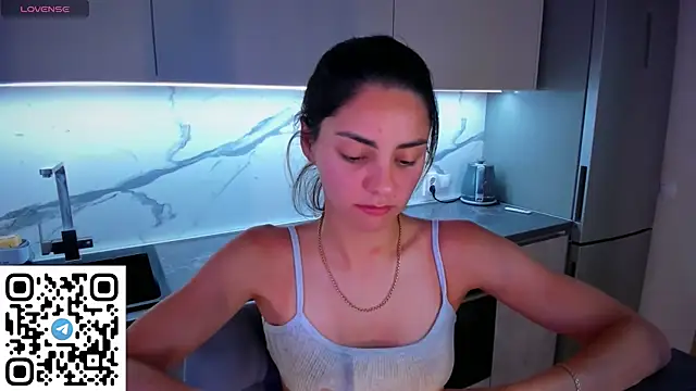 EmiliaZen online show from July 18, 2026, 4:22 pm