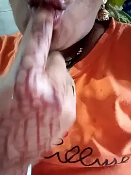 sonicute08 online show from September 17, 2025, 4:58 am