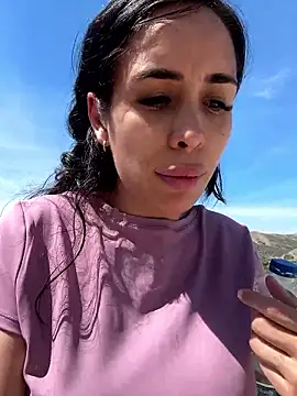 ambergirl14 online show from April 17, 2026, 12:41 pm