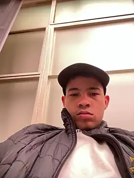 Snapshot of Twink_X chatting on February 17, 2025, 7:21 pm Twink X online show from February 17, 2025, 7:21 pm