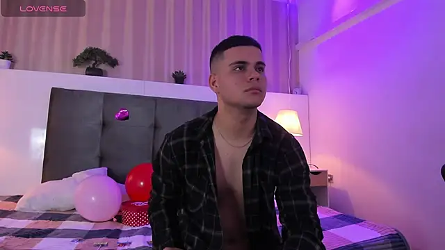 Snapshot of Sebastian_Phoenix chatting on February 15, 2025, 6:23 am Sebastian Phoenix online show from February 15, 2025, 6:23 am