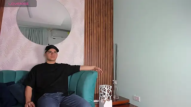 Snapshot of Sebastian_Phoenix chatting on February 20, 2025, 11:53 am Sebastian Phoenix online show from February 20, 2025, 11:53 am