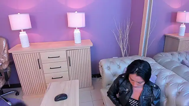 scarlet edwars online show from February 22, 2025, 11:24 am