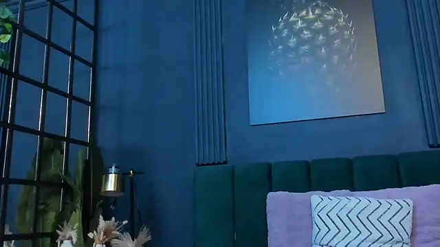 scarlet edwars online show from October 1, 2025, 7:09 pm