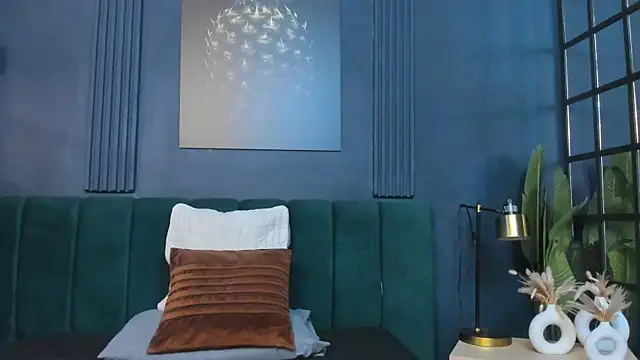 scarlet edwars online show from November 10, 2025, 9:25 pm