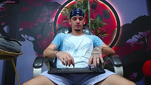 Dirty Kingg online show from November 17, 2025, 8:03 pm