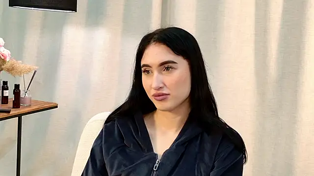 Snapshot of LynnaHandley chatting on February 7, 2025, 12:50 pm LynnaHandley online show from February 7, 2025, 12:50 pm