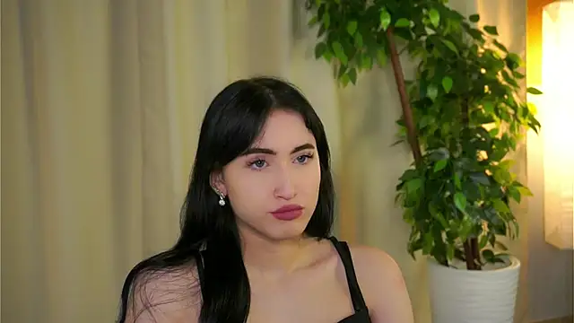 Snapshot of LynnaHandley chatting on February 17, 2025, 5:47 am LynnaHandley online show from February 17, 2025, 5:47 am