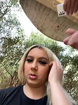 hotamanda01 online show from December 1, 2025, 10:31 am