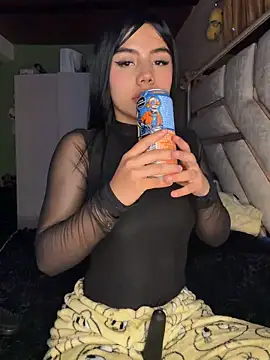 Laura-Khalifa online show from February 25, 2026, 6:12 am