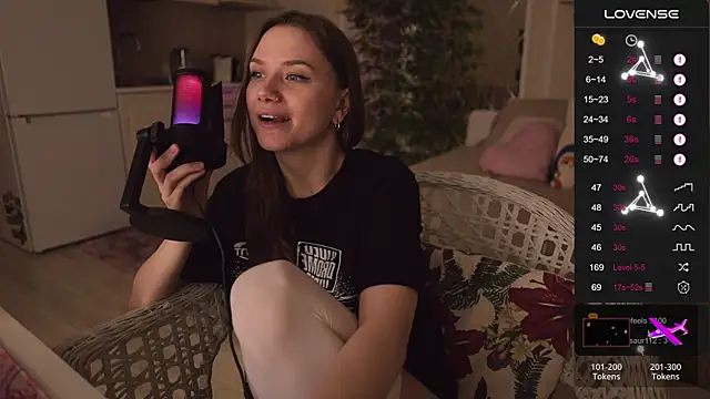 alexa feels  online show from October 5, 2025, 6:50 pm