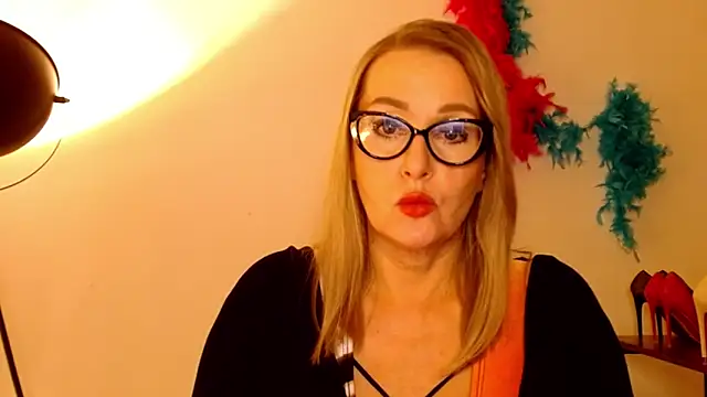 Snapshot of leaxSTAR chatting on March 18, 2025, 5:53 pm leaxSTAR online show from March 18, 2025, 5:53 pm