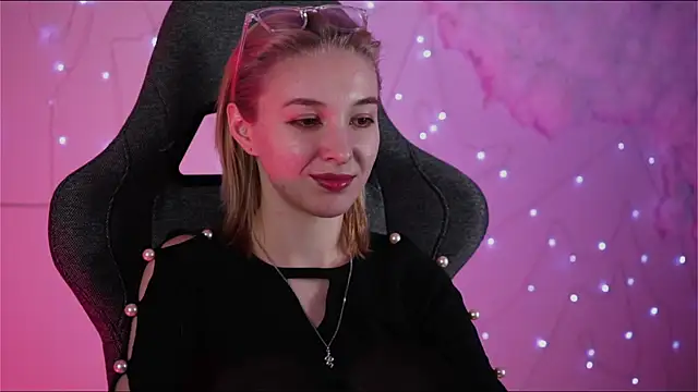 Snapshot of PhilippaAdamas chatting on February 27, 2025, 5:45 am PhilippaAdamas online show from February 27, 2025, 5:45 am