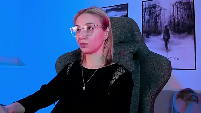 Snapshot of PhilippaAdamas chatting on March 6, 2025, 8:52 am PhilippaAdamas online show from March 6, 2025, 8:52 am