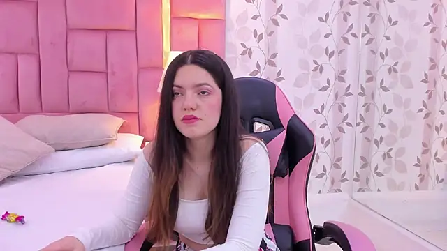 ArianaFranco online show from November 6, 2025, 2:51 pm