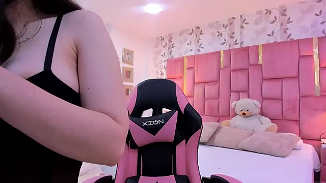 ArianaFranco online show from March 13, 2026, 1:51 pm