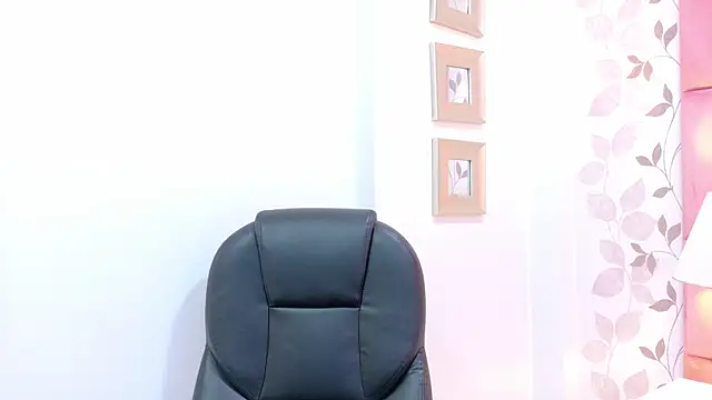 Snapshot of ArianaFranco chatting on May 1, 2026, 1:16 pm ArianaFranco online show from May 1, 2026, 1:16 pm