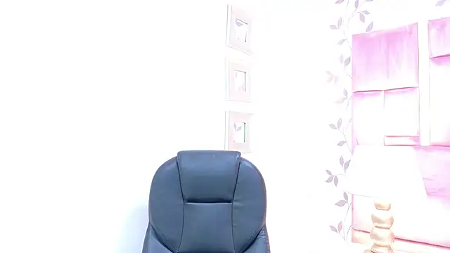 Snapshot of ArianaFranco chatting on May 2, 2026, 11:32 pm ArianaFranco online show from May 2, 2026, 11:32 pm