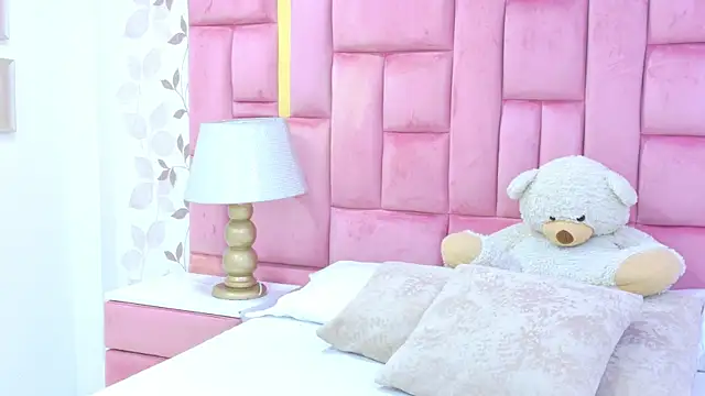 ArianaFranco online show from July 18, 2026, 12:53 pm