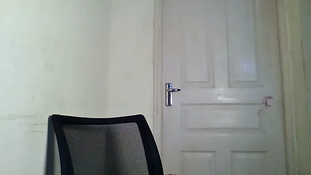 Snapshot of sexy_vash chatting on April 6, 2026, 12:39 pm sexy vash online show from April 6, 2026, 12:39 pm