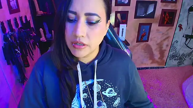 Snapshot of cherryy_bombshelll chatting on January 7, 2026, 5:15 pm cherryy bombshelll online show from January 7, 2026, 5:15 pm