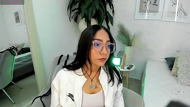 mariia juana  online show from February 18, 2025, 11:33 am