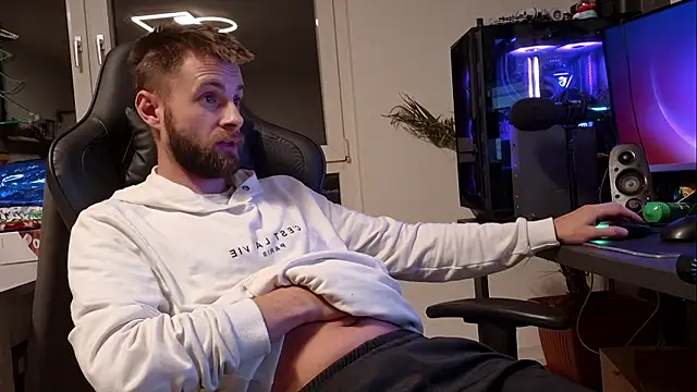 ademandjulia online show from January 13, 2026, 8:58 pm