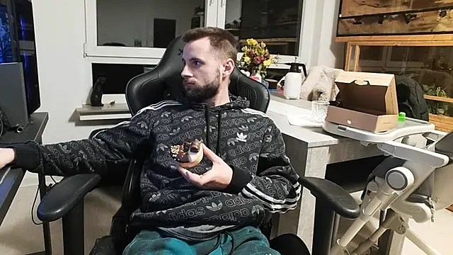 ademandjulia online show from March 16, 2026, 11:09 pm