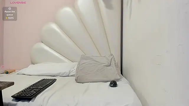 Snapshot of Olivia_Stevens chatting on February 28, 2025, 7:35 pm Olivia Stevens online show from February 28, 2025, 7:35 pm