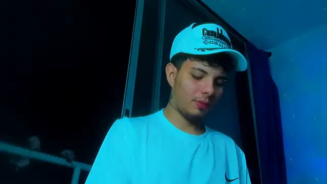 Snapshot of Alessandro_1610 chatting on October 20, 2025, 4:02 am Alessandro 1610 online show from October 20, 2025, 4:02 am