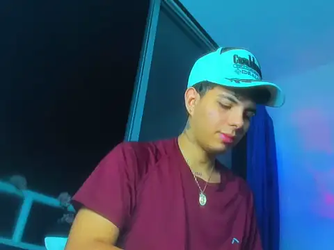 Snapshot of Alessandro_1610 chatting on October 24, 2025, 5:37 am Alessandro 1610 online show from October 24, 2025, 5:37 am